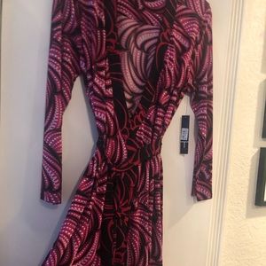 NWT- Tahari Wrap Dress / sz Med